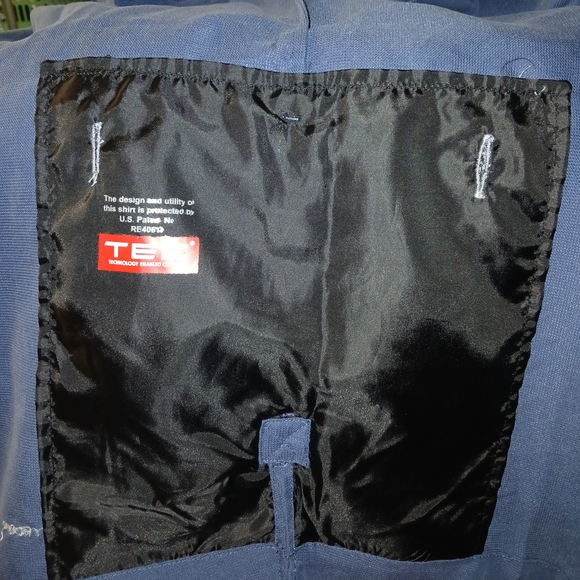 ScotteVest Men's Slate Blue Button Down Shirt - Picture 9 of 9